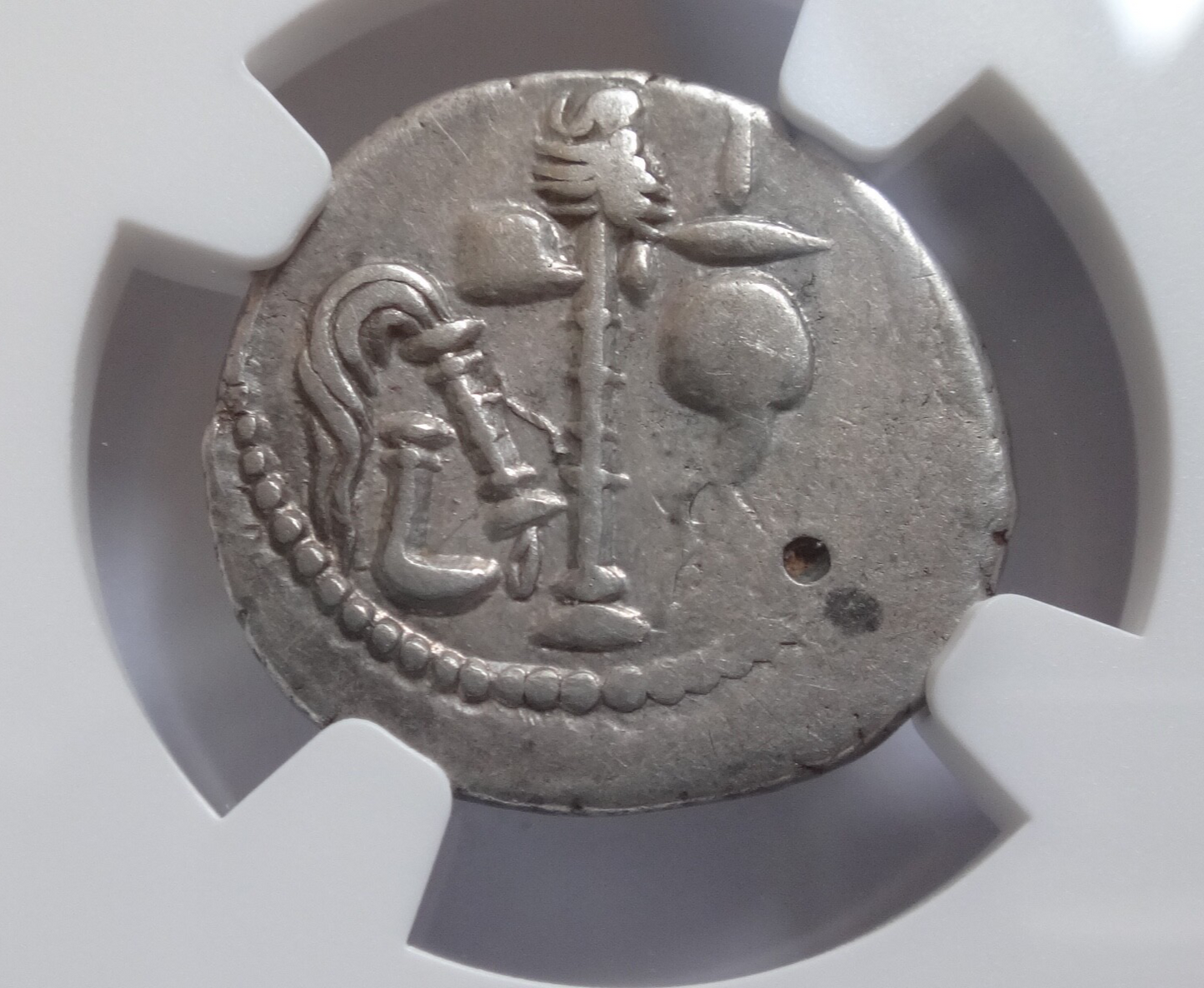 NGC VF 3/5- 2/5 Julius Caesar, d.44 BC ROMAN IMPERATORIAL AR Denarius