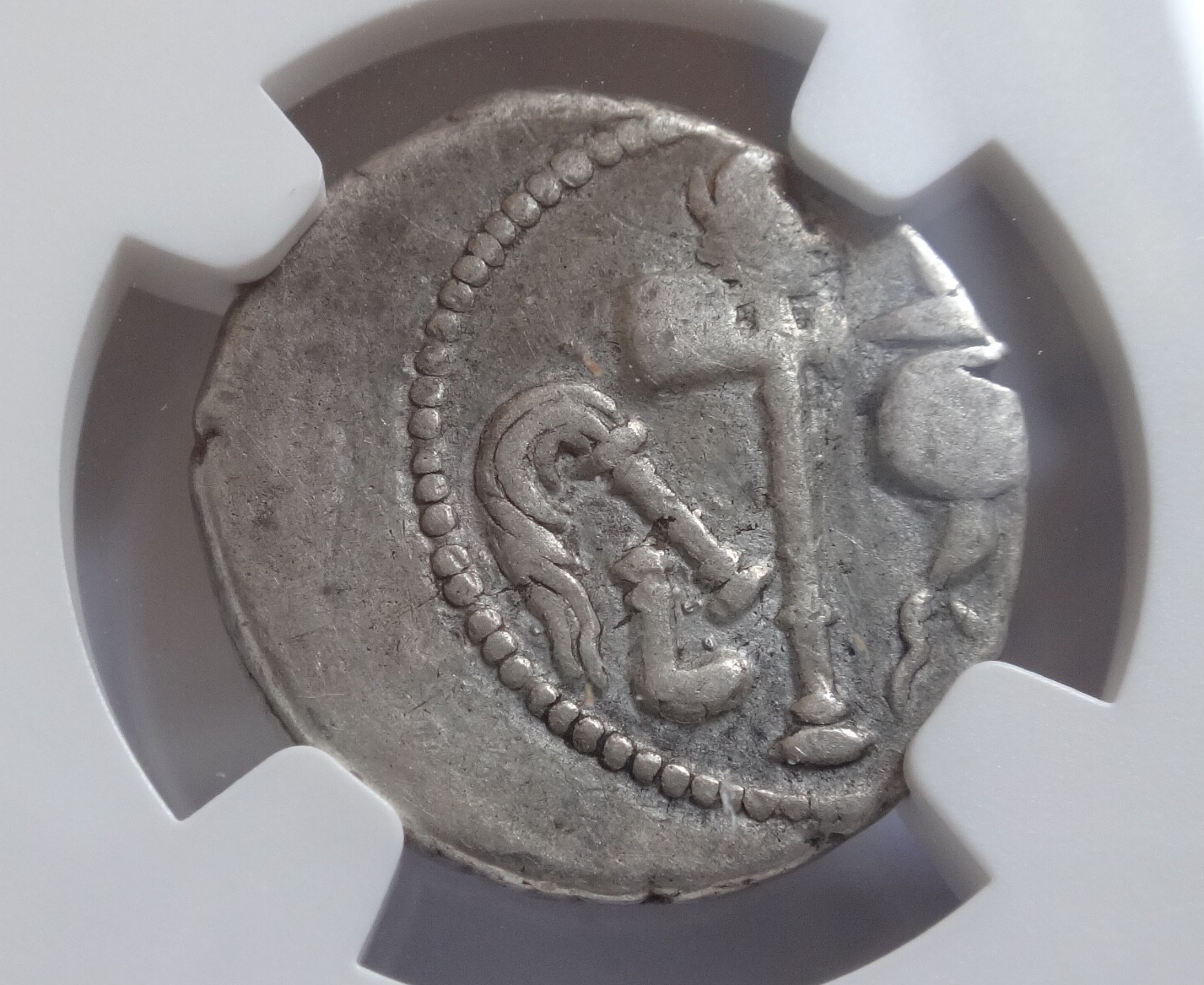 NGC Ch F 4/5- 3/5 Julius Caesar, d.44 BC Roman Imperatorial AR Denarius