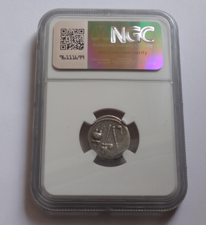 NGC Ch VF 4/5- 3/5 Julius Caesar, d.44 BC Roman Imperatorial  AR Denarius