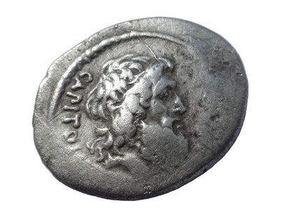 Petillius Capitolinus. 41 BC. AR Denarius. 2.89g/18.5mm