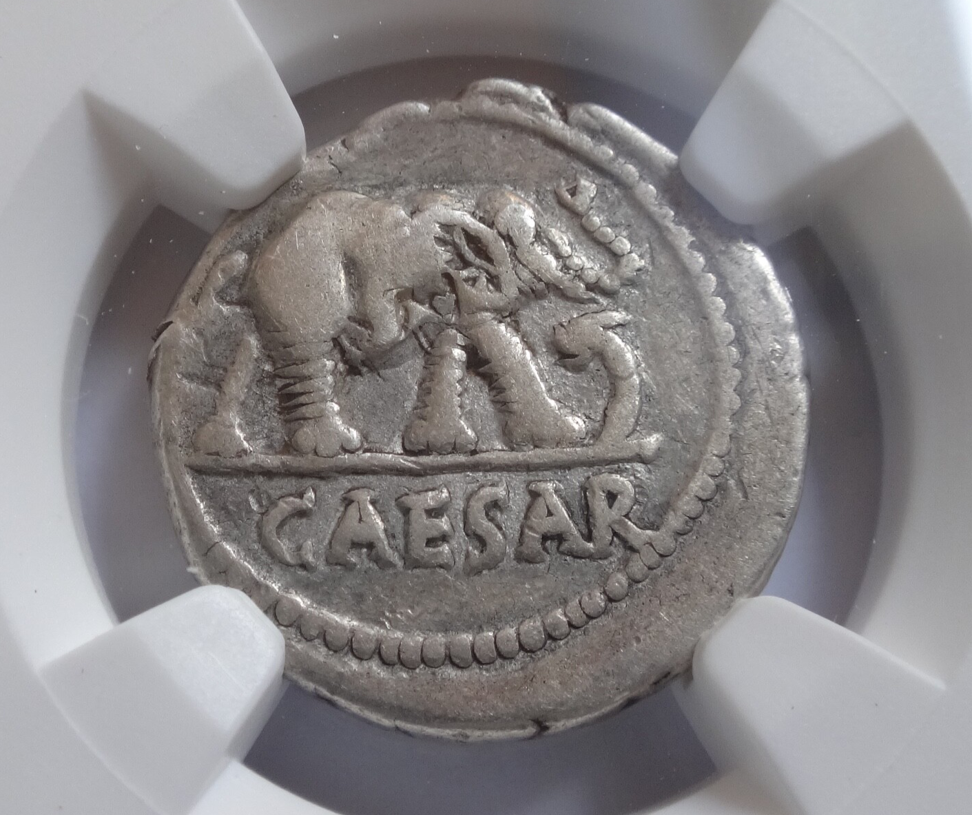 NGC Ch F 4/5- 3/5 Julius Caesar, d.44 BC Roman Imperatorial AR Denarius